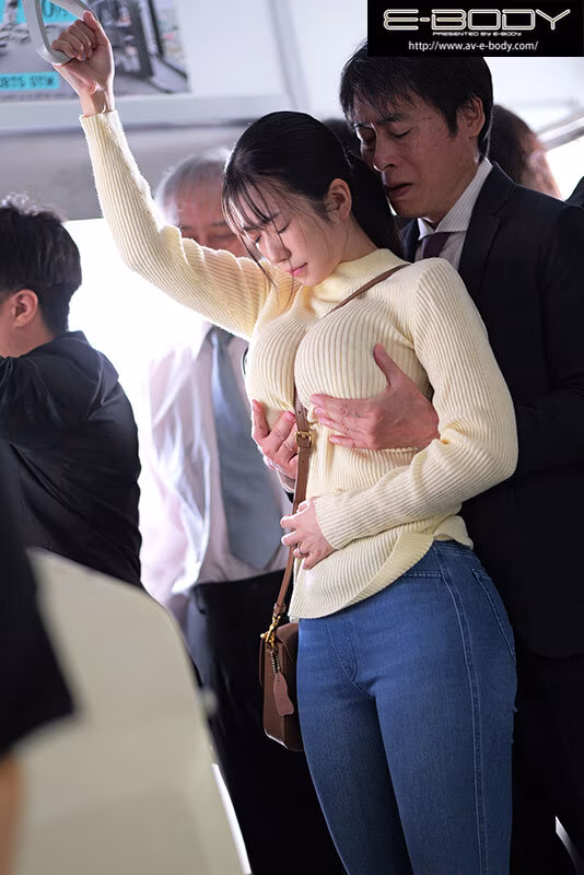 柏木ふみか｜オレが痴●をヤメられないのはだらしないデカパイ人妻がスキだらけで電車に乗るせいだろ？ 柏木ふみか｜E-BODY｜ebwh00309